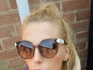 Erotikus videocsevegés SavageAss