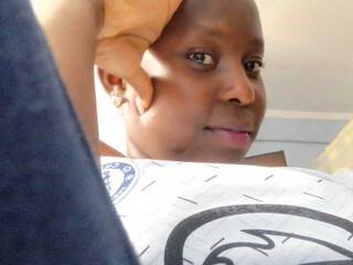 Erotikus videocsevegés Sweetcandy75