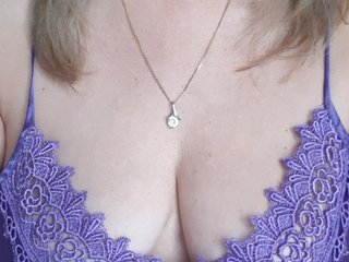 Erotikus videocsevegés SexiestJess45