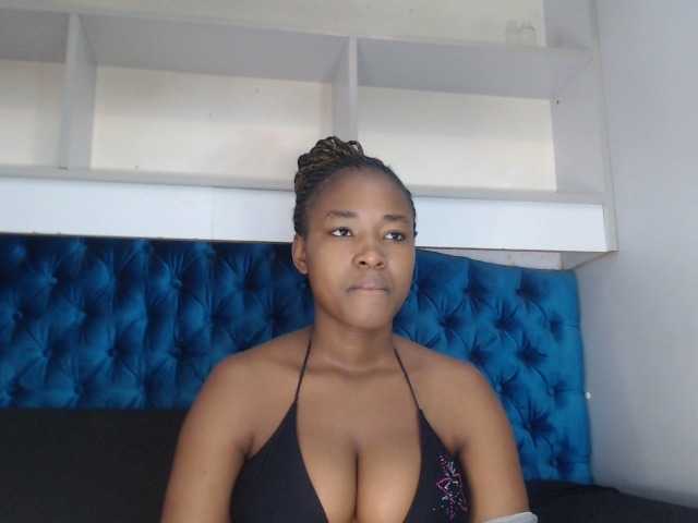 Fényképek SexyAmeena200 hello if you dont find me attractive dont bother staying in my room ,leave before i kick yourself out u guys piz like and follow me .you cant just come in my room and .piz help me pay my tution fee.