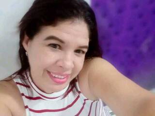 Erotikus videocsevegés Sexyshantalho