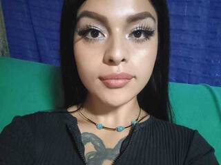 Erotikus videocsevegés Sharlote-Williams