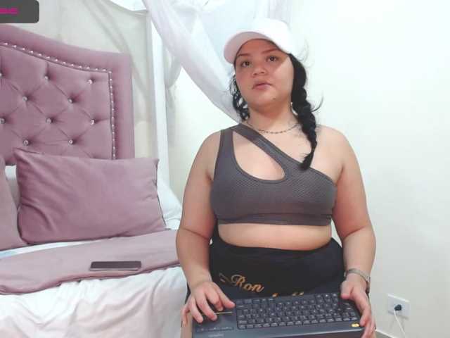 Fényképek SharlotteThom hi guys wolcome too my room// show oios 25 tks // spank ass 65 // come and difruta on my naughty side today and willing to play a lot with you!!