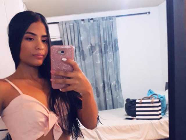 A profil fényképe Shay-mitchell