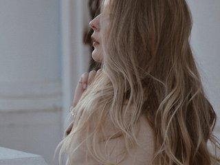 Erotikus videocsevegés Shelyne-Monique