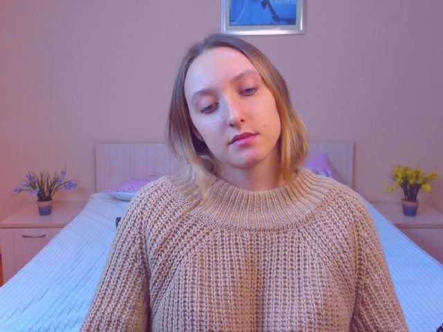 Fényképek ShondaMarsh I don't undress in the free chat. an air kiss - 25 tokens, to show the whole body-60 tokens, to turn around in the pose of a dog-150. the rest is only in private