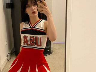 Erotikus videocsevegés show-May