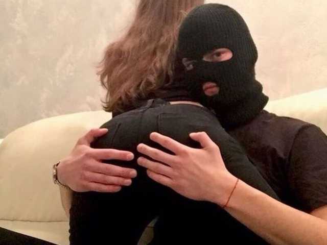 A profil fényképe ShowMaskGoOn