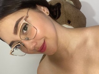 Erotikus videocsevegés shyangel