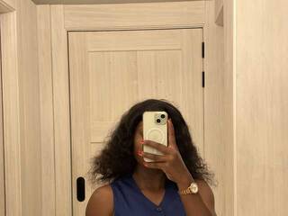 Erotikus videocsevegés ShySerena