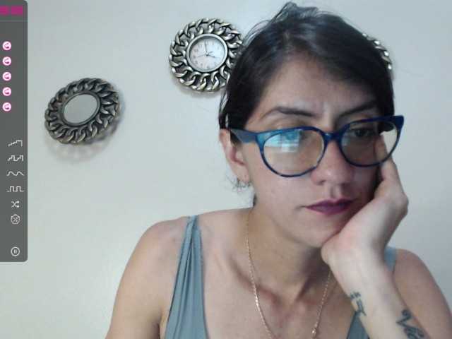 Fényképek skinnyfitness Lovense on, show squirt