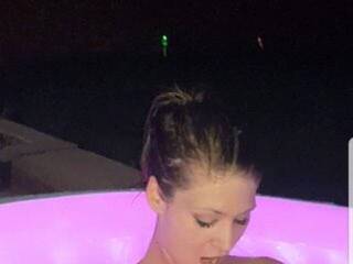 Erotikus videocsevegés Elektablue