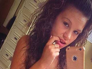 Erotikus videocsevegés Slaytay01