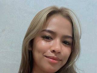 Erotikus videocsevegés Slimsexy69x