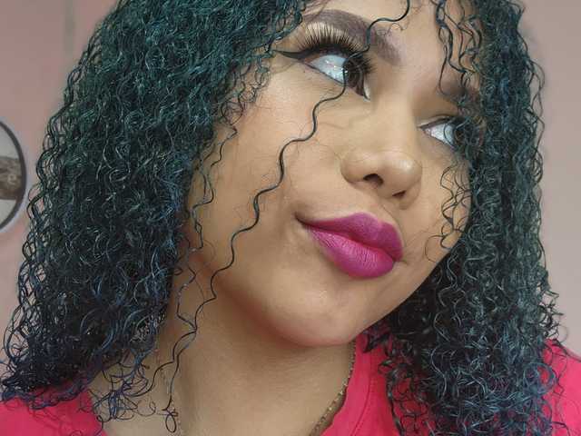 A profil fényképe smiling-curly
