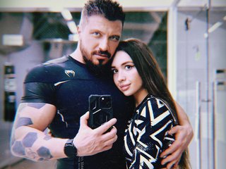 Erotikus videocsevegés SnakeandTina