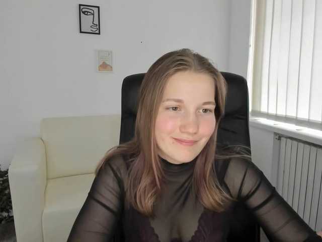 Fényképek Shinylola hello! i`m new one here! and I`m totally shy ♥ who wanna see my dance? or maybe strip in pvt? ehehe #new #teen #18