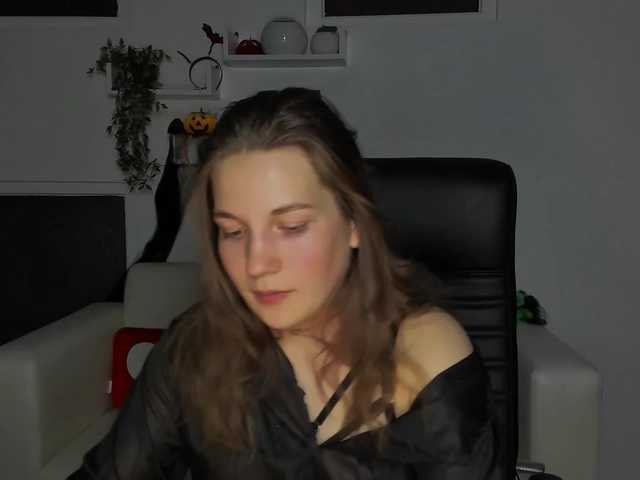 Fényképek Shinylola hello! i`m new one here! and I`m totally shy ♥ who wanna see my dance? or maybe strip in pvt? ehehe #new #teen #18