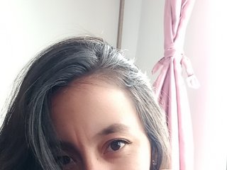 Erotikus videocsevegés soffi-a