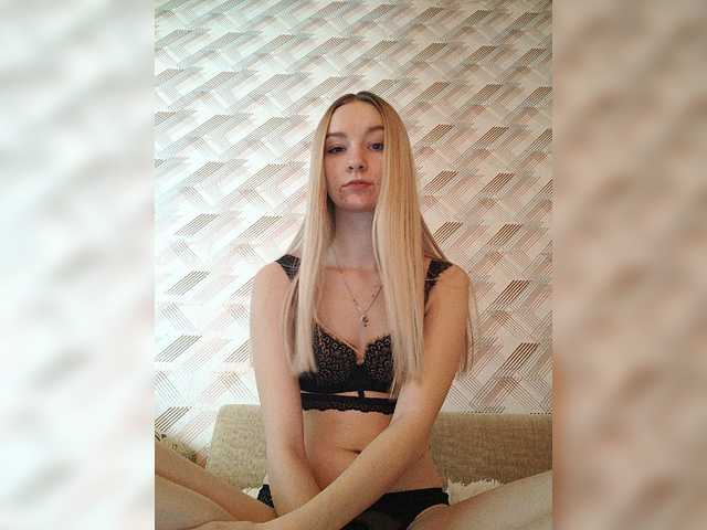 Fényképek sofia06030 My name is Sofia and i am new girl here , lets play with , dont forget to subscribe and put love)♥️ Saving up for Lovense)