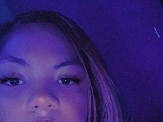 Erotikus videocsevegés SofiaaSweet