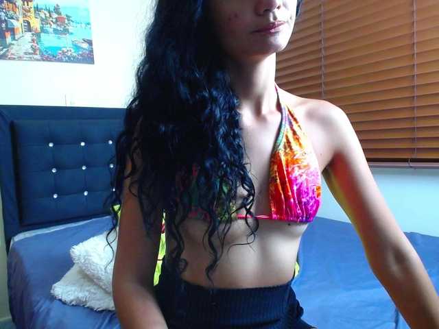 Fényképek SofiaFranco Guys i need to squirt help me please!!!squirt at goalpvt on @remain 555