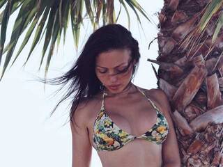 Erotikus videocsevegés CreaMBabyy