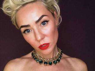 Erotikus videocsevegés Sonya-Fry