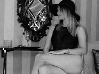 Erotikus videocsevegés sonyajolie