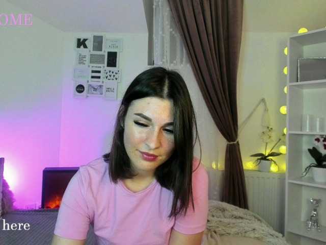 Fényképek SophiaLeone18 first day here I am Lara #18 #new #brunette #bisexual #dildo join me and let's f.ck