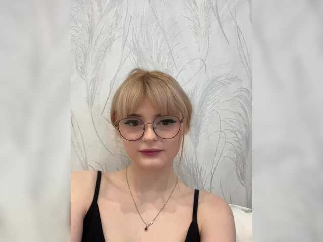 Sugárzási képernyőképek Sophie-doll