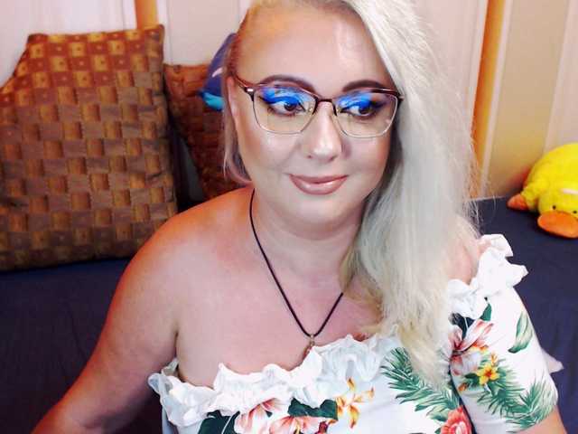 Fényképek SquirtinLeona Hello.I love to make my LUSH BUZZ. Mmmm, as much as you tip me, as much as you get me horny. I adore to squirt and smoke and cum again&again