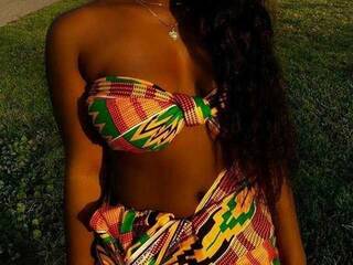 Erotikus videocsevegés Squirty-babe