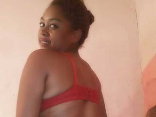 Erotikus videocsevegés Squirty-Juice