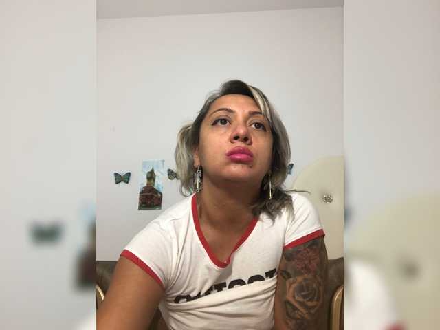 Sugárzási képernyőképek SquirtyDiva