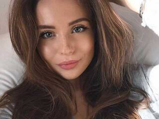 Erotikus videocsevegés Stesnyashka0