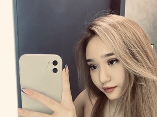Erotikus videocsevegés SujiMin