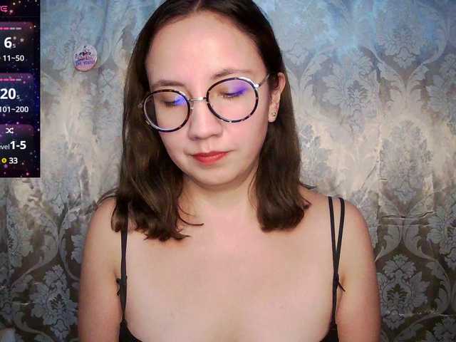 Fényképek Mish_HOT i live with my roomies so this is a silent room, join me in public or in private ;)