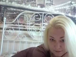 Erotikus videocsevegés SvetlayBelochka