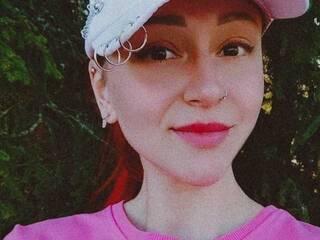 Erotikus videocsevegés Sweet00Fox