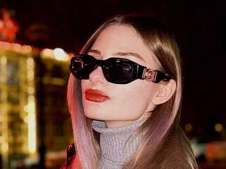 Erotikus videocsevegés _Brightgirl_