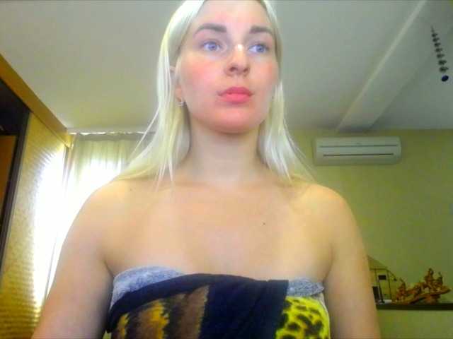 Fényképek SweetGia like 11 / ass 50 / chest 80 / feet 20 / control toys 199 10 min/more pvt c2c 25/33 ultra 33 sec/blowjob 60/snap355/ AHEGAO FACE 13/ naked 350/oil bobs 111/ice in panties: 110