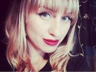 Erotikus videocsevegés sweetgirl24