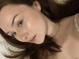 Erotikus videocsevegés SweetLindan