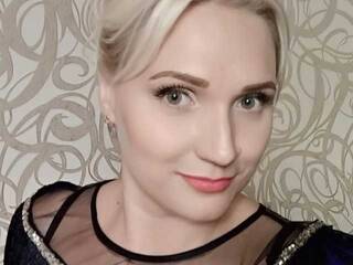 Erotikus videocsevegés SweetRedDeva