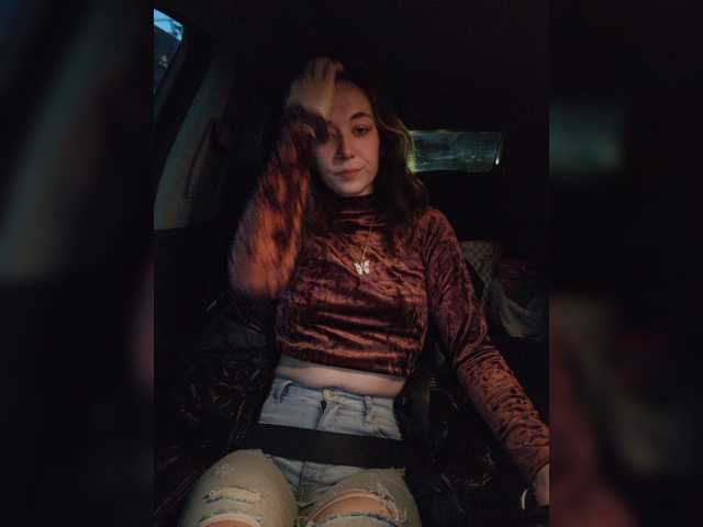 Fényképek Sweetrubyrose Hi im ruby! Its my first day im super nervous. Suppiry me by tipping and i Will flash 500 we have 13 and 487 until goal. Vibrate me my lush is in!