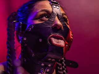 Erotikus videocsevegés Sweettpleasure