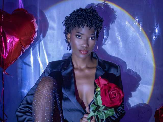 A profil fényképe Tahira-20