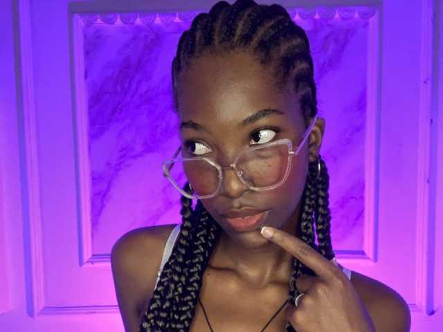 A profil fényképe Tahira-20