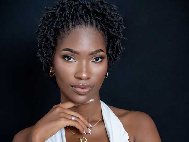 A profil fényképe Tahira-20